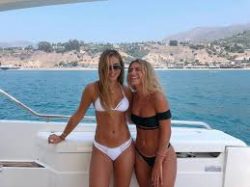 Bikini boaters looking hot!